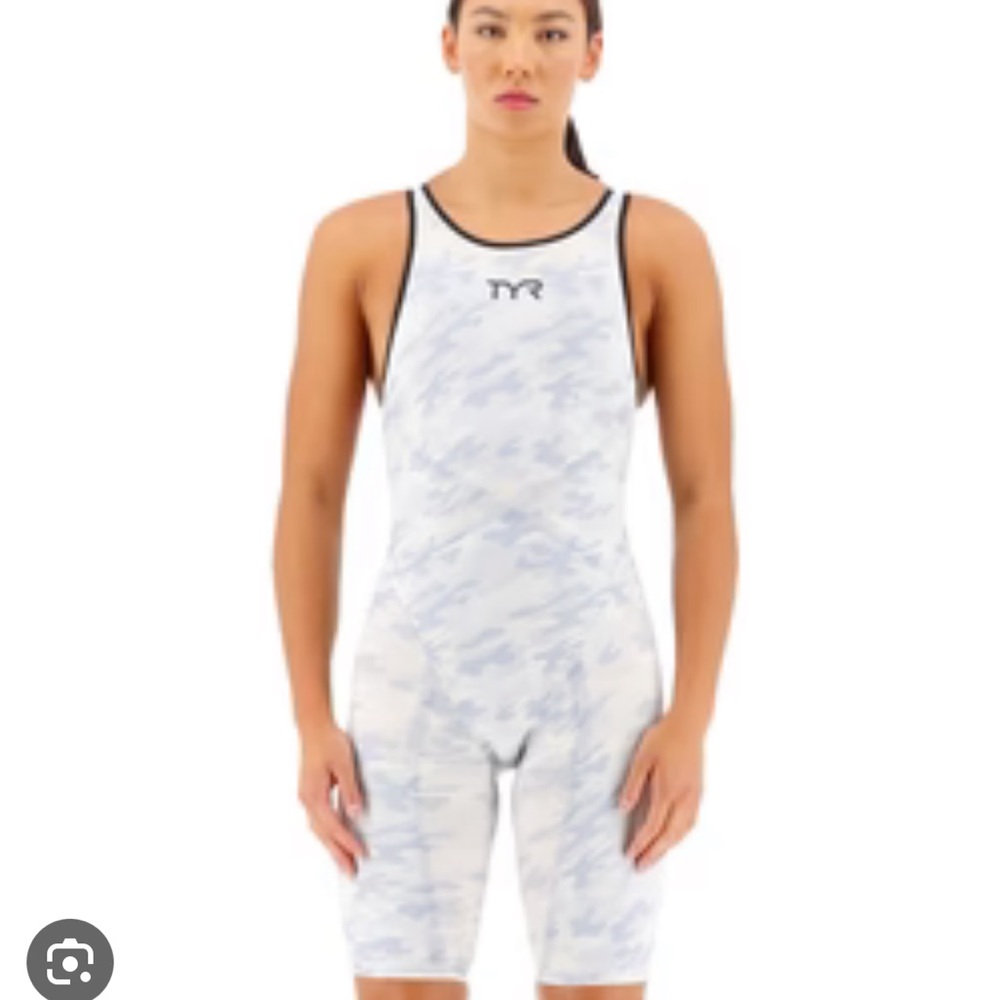 TYR Venzo White Camo Tech Suit closed back size 32.